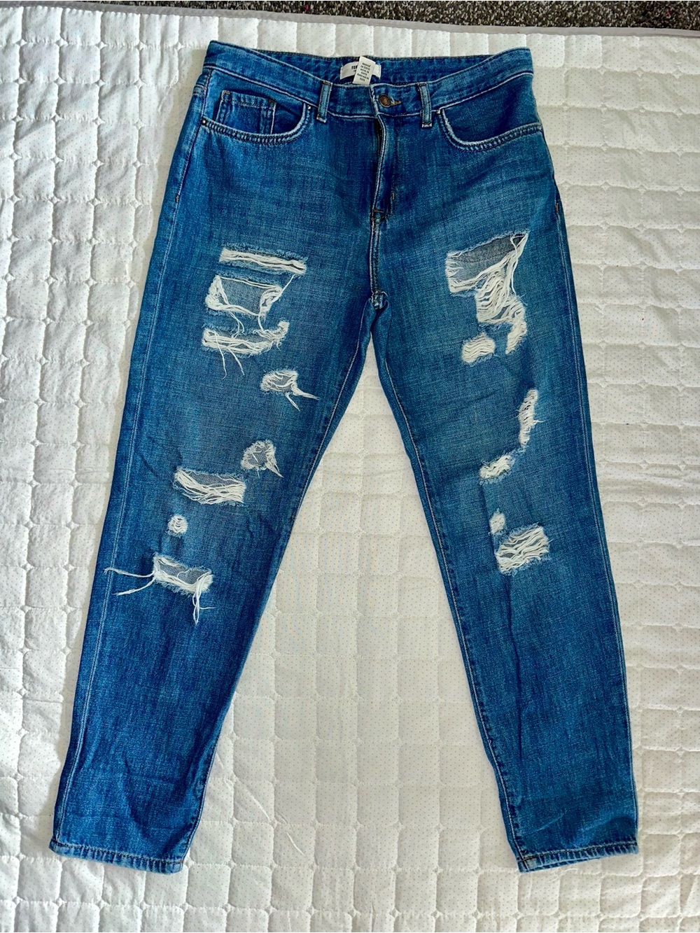 Forever 21 Distressed Boyfriend Jeans in Blue Denim size 28 NWOT